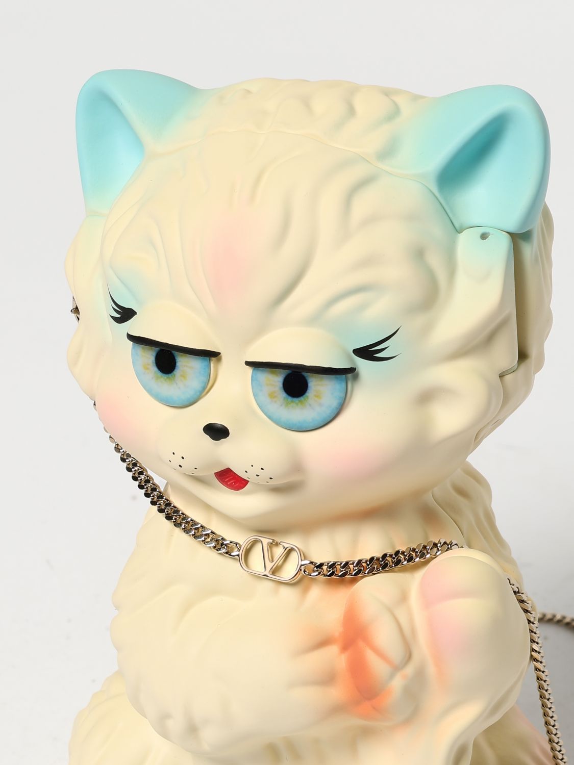 Elegant Shoulder Bag with Chain Strap and Quilted Detailing