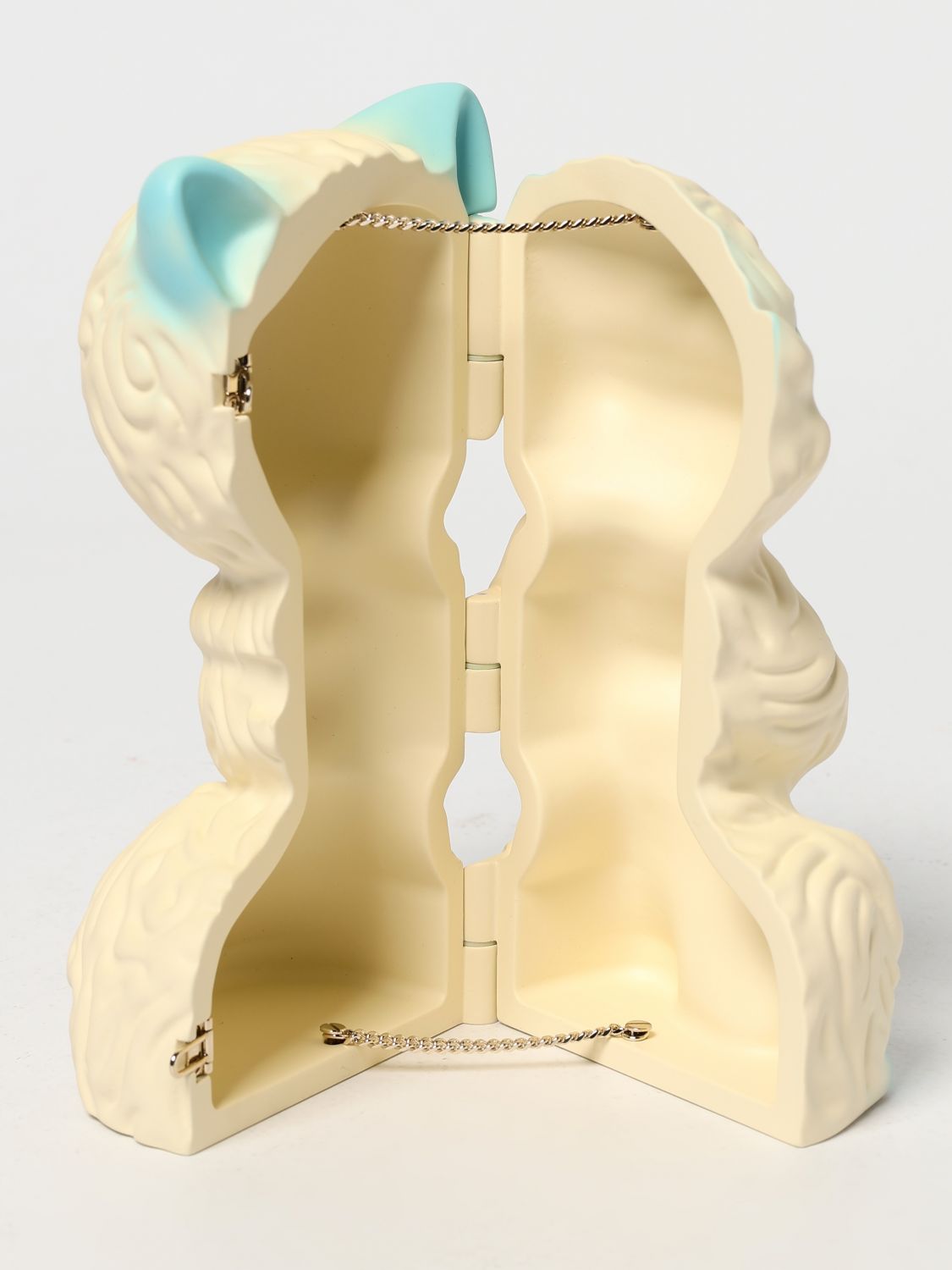 Elegant Shoulder Bag with Chain Strap and Quilted Detailing