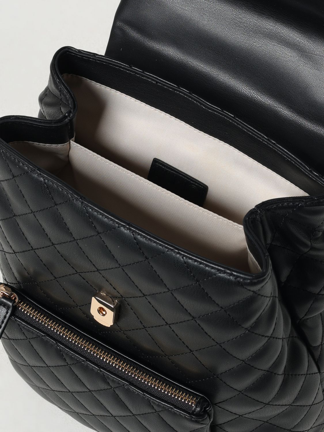 Elegant Quilted Shoulder Bag with Chain Strap