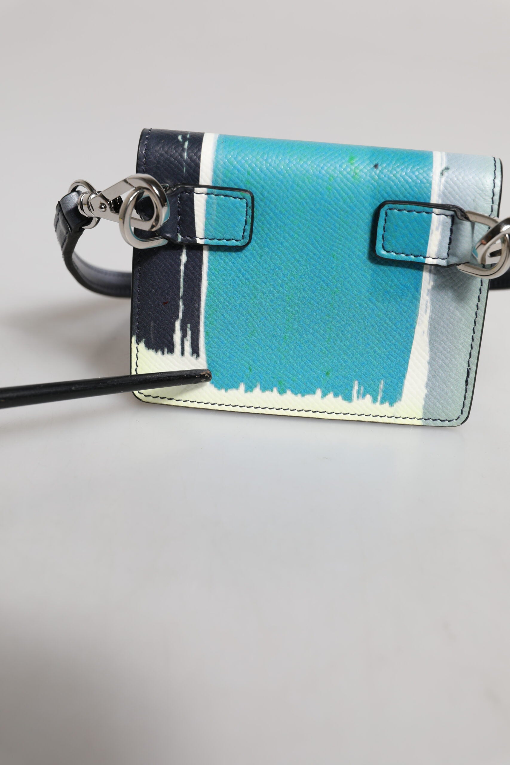228631699.jpg