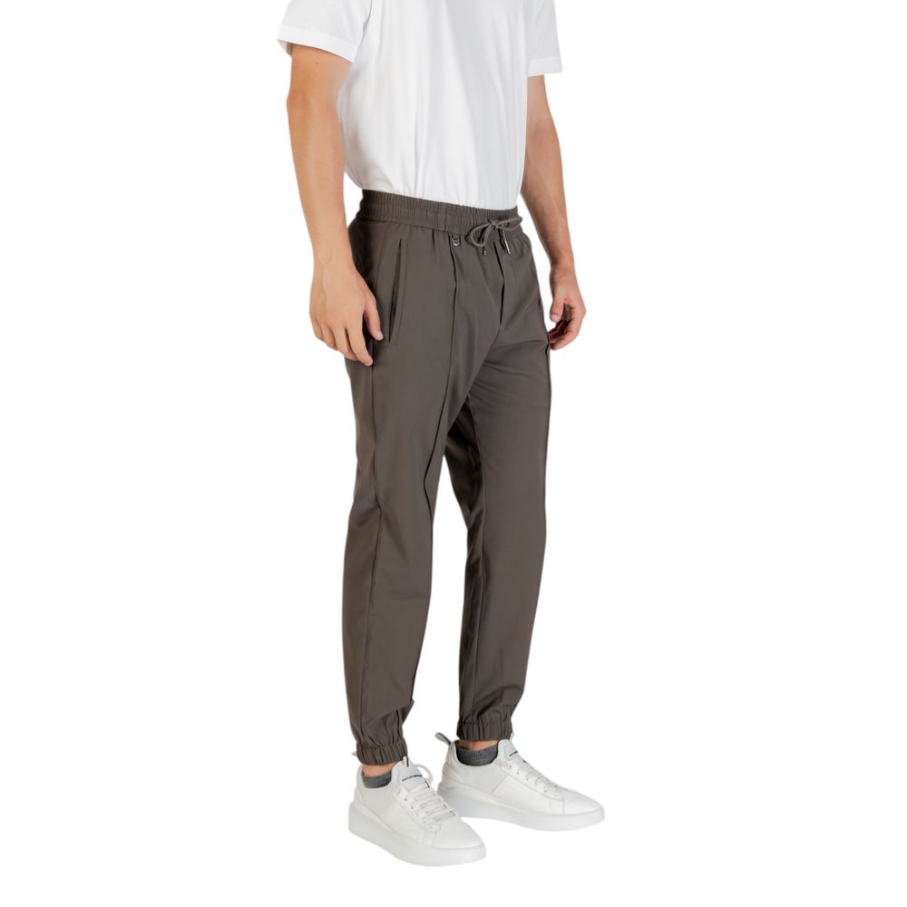 293704686.jpg