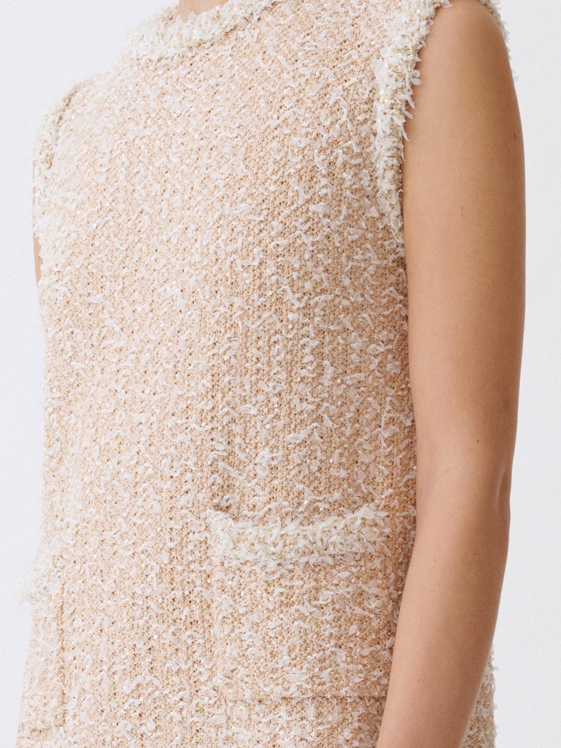 249038438.jpg