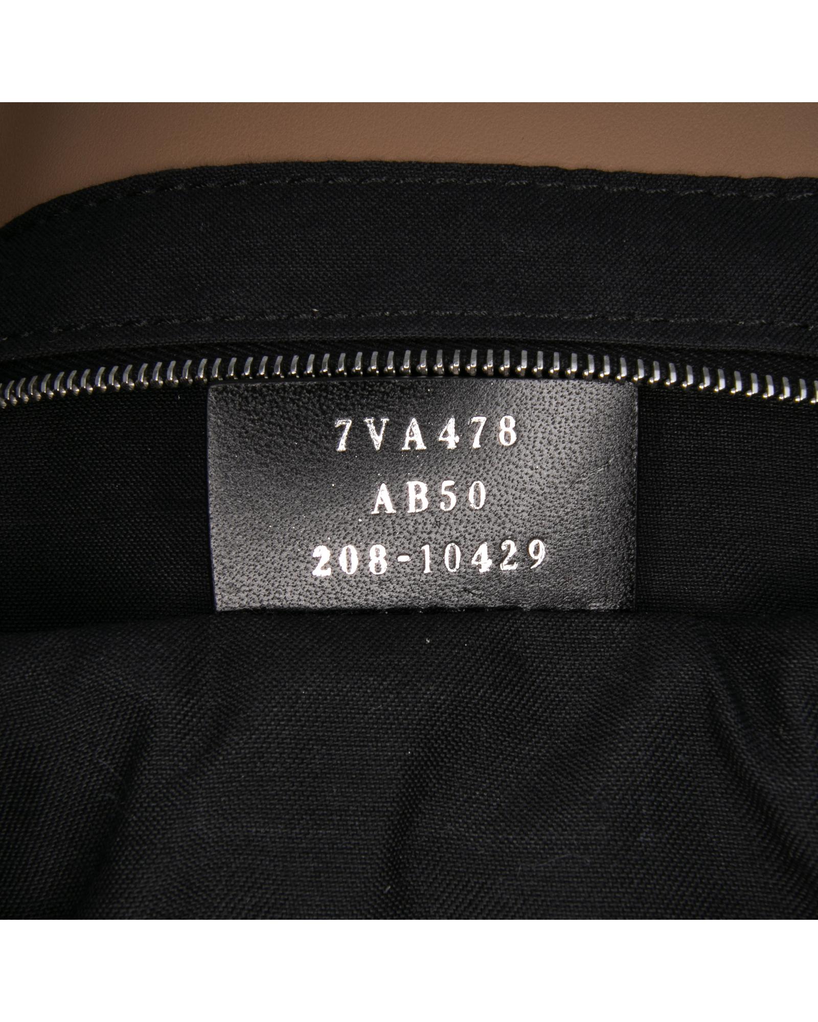294913193.jpg